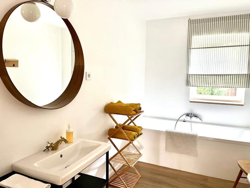 Bathroom, Bath, towels
