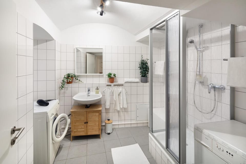 Shower, Bathroom, towels