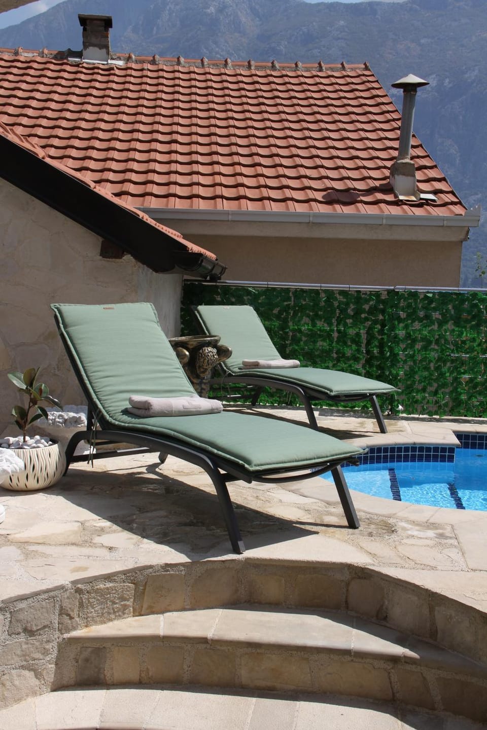Pool view, Swimming pool, sunbed