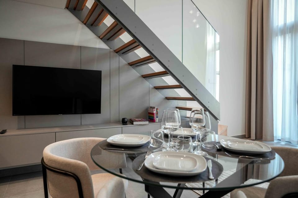 TV and multimedia, Living room, Seating area, Dining area