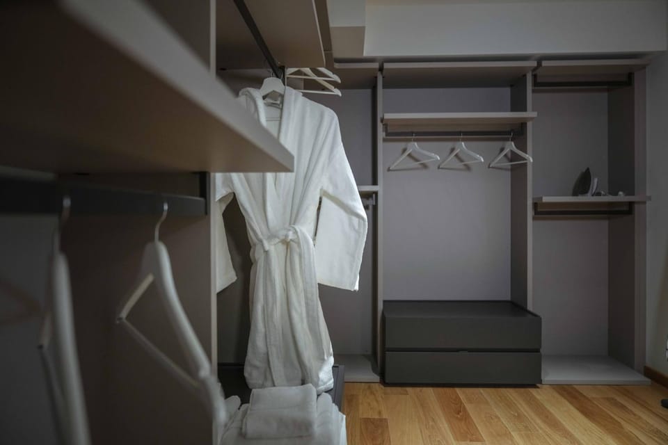towels, wardrobe