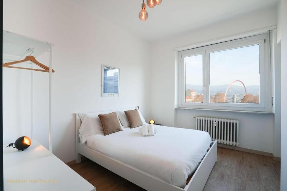 Bed, Photo of the whole room, Bedroom, internet, wardrobe