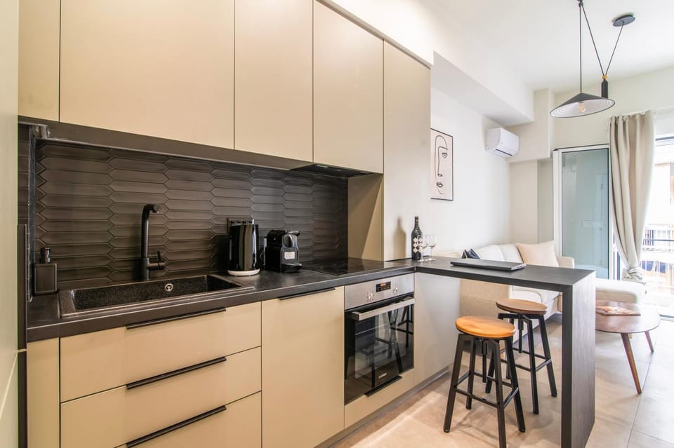 Coffee/tea facilities, Kitchen or kitchenette, dishwasher, oven, toaster