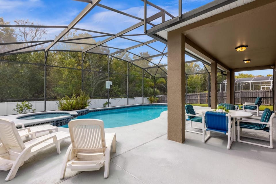 Pool view, Swimming pool, sunbed