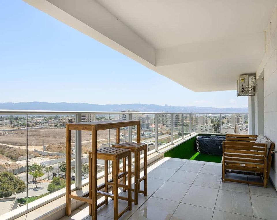 Most perfect 4-BDR with jacuzzi BY MadrigalRentals Apartment in Haifa District