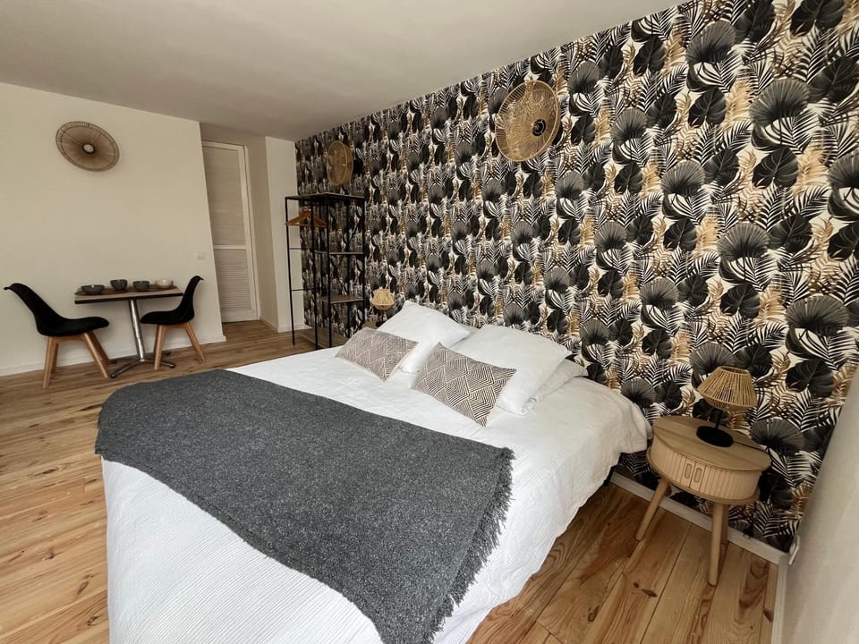 Bed, Photo of the whole room