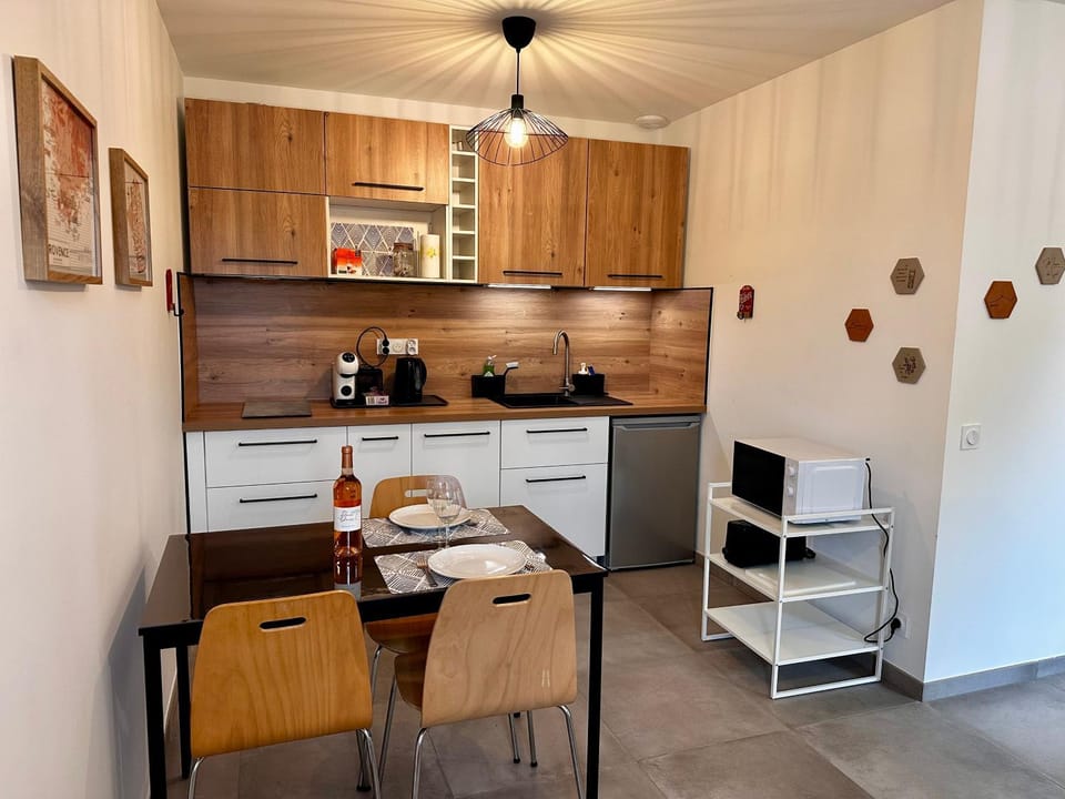 Kitchen or kitchenette