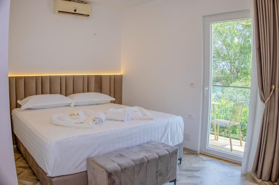 Bed, Bedroom, towels, air conditioner