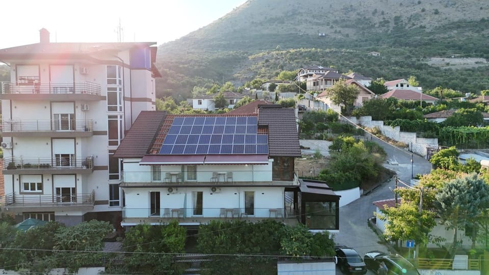 Property building, Spring, Day, Neighbourhood, Natural landscape, Bird's eye view, Mountain view, Street view
