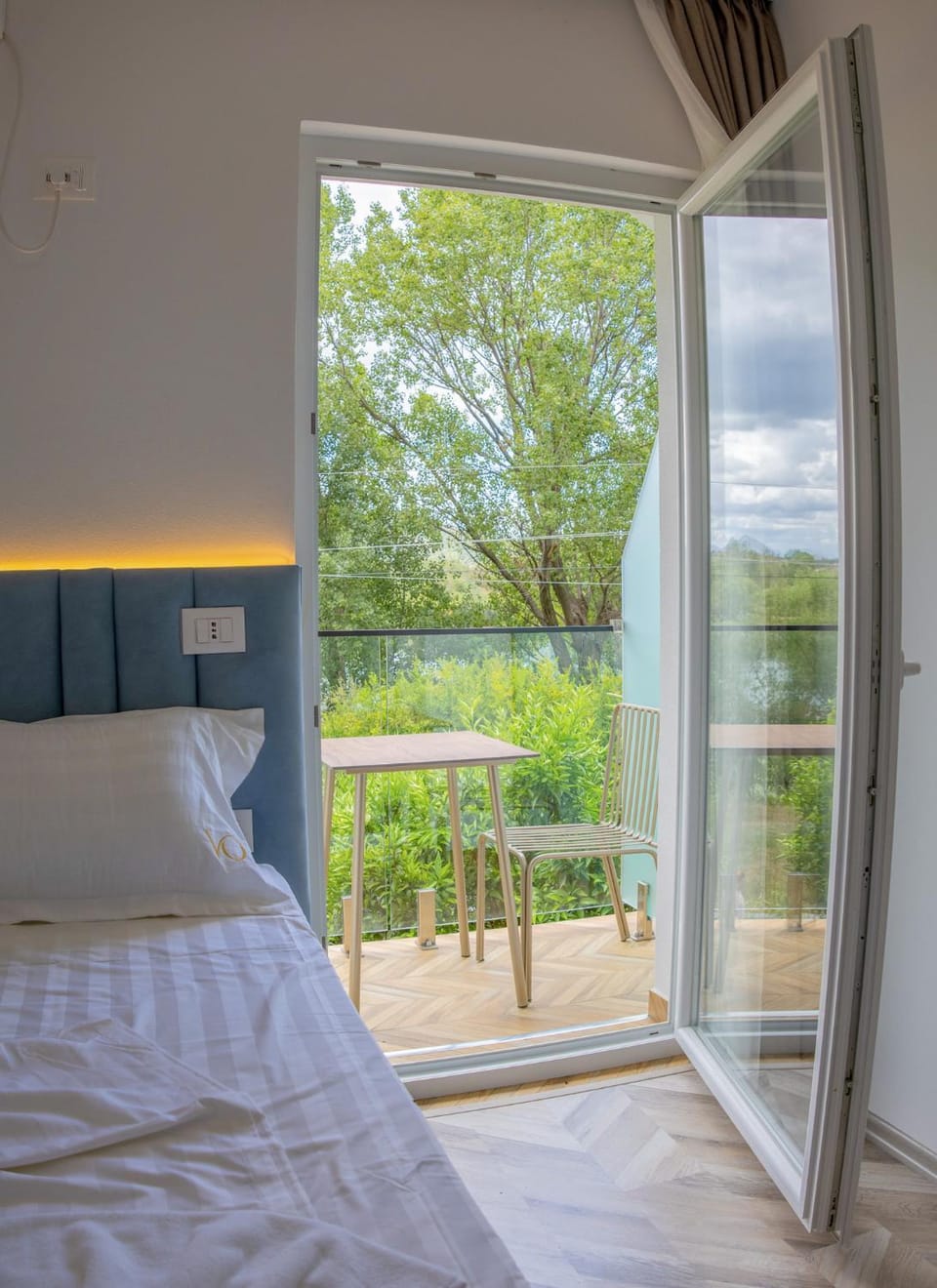 Spring, Bed, Natural landscape, Garden, View (from property/room), Balcony/Terrace, Bedroom, Garden view