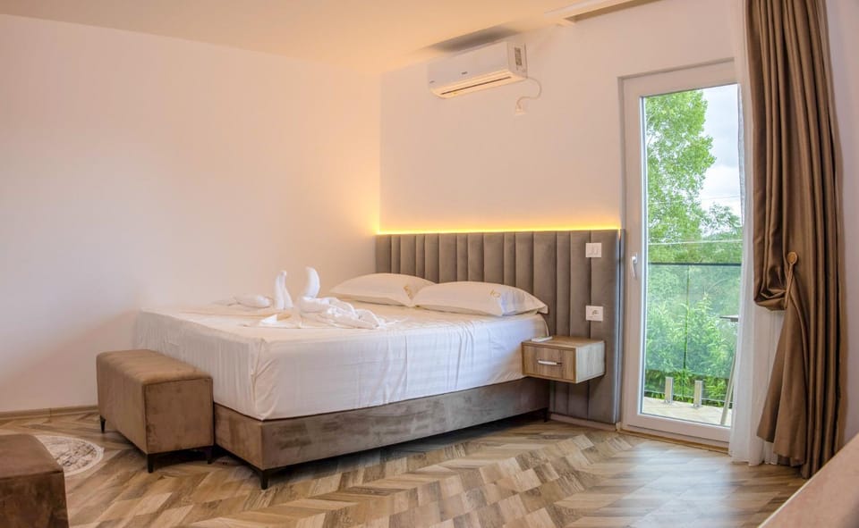 Bed, Photo of the whole room, Bedroom, towels, air conditioner
