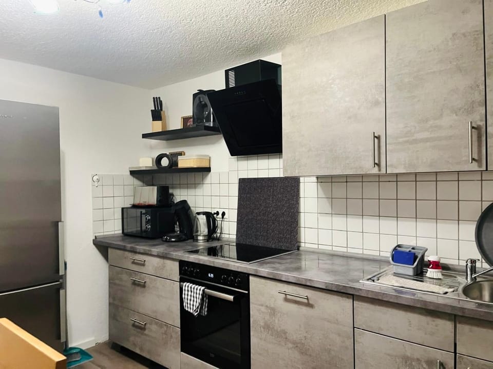 Coffee/tea facilities, Kitchen or kitchenette, dishwasher, oven, stove, toaster, kitchen