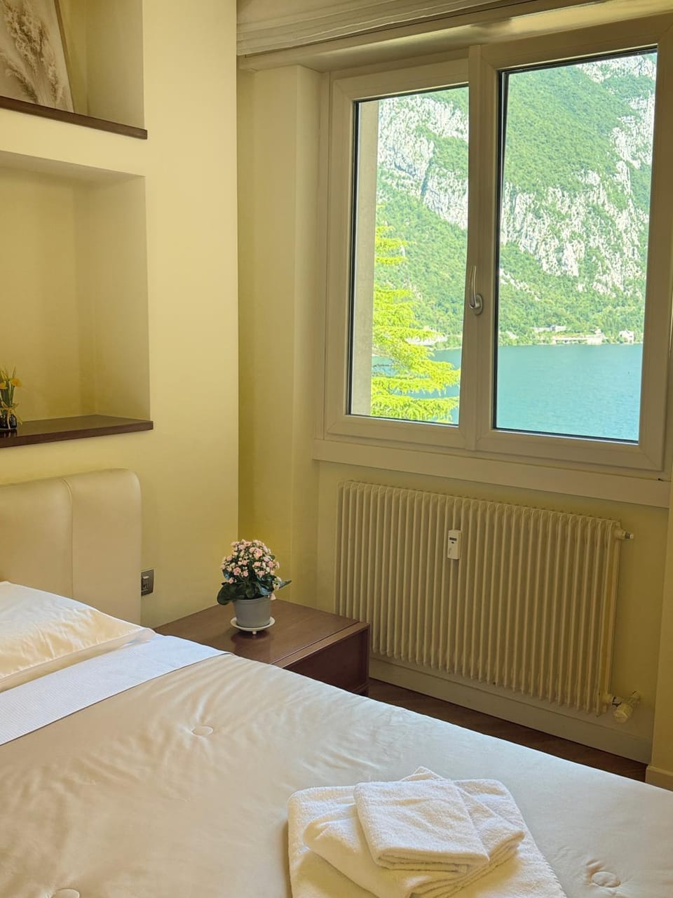 Bed, Natural landscape, Bedroom, internet