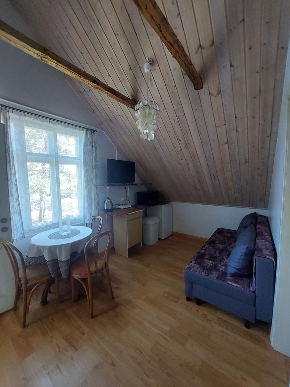 TV and multimedia, Kitchen or kitchenette, Living room, Seating area, Dining area