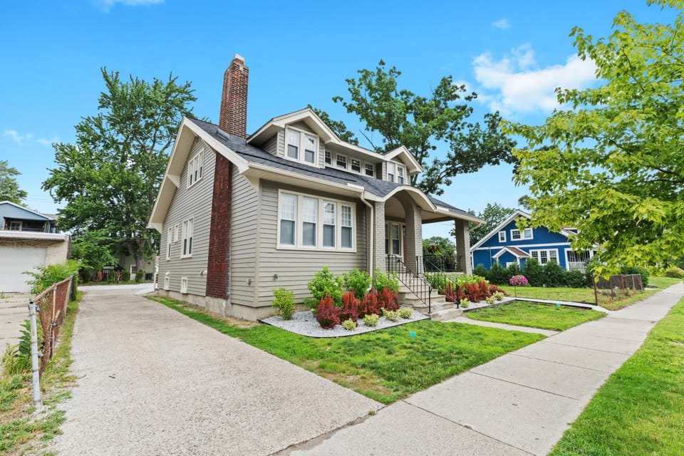 Ardmore Apartment in Ferndale