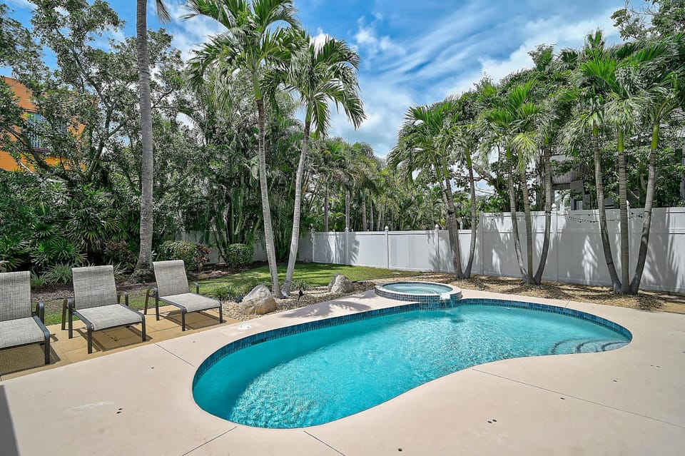 338 Canal Rd House in Siesta Beach