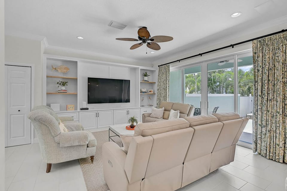338 Canal Rd House in Siesta Beach