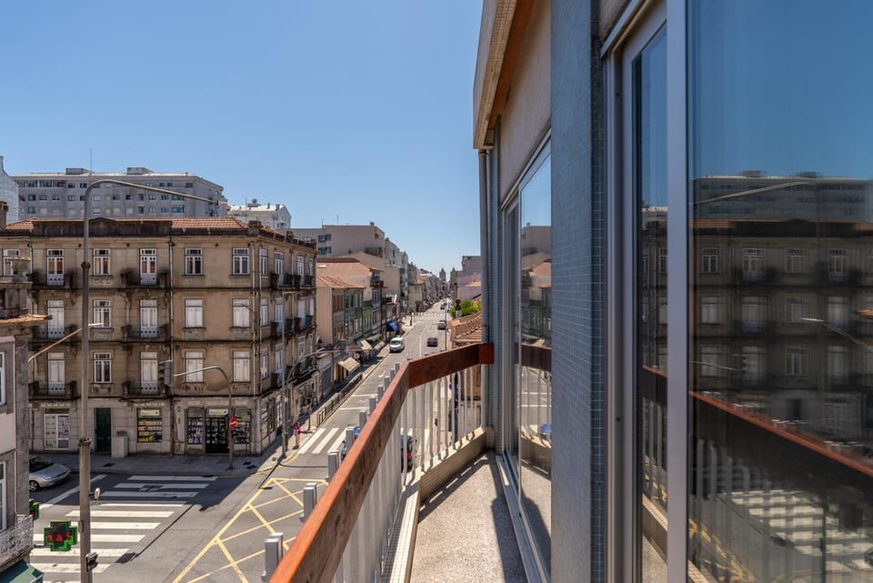 Neighbourhood, View (from property/room), Balcony/Terrace, City view, Street view, Location