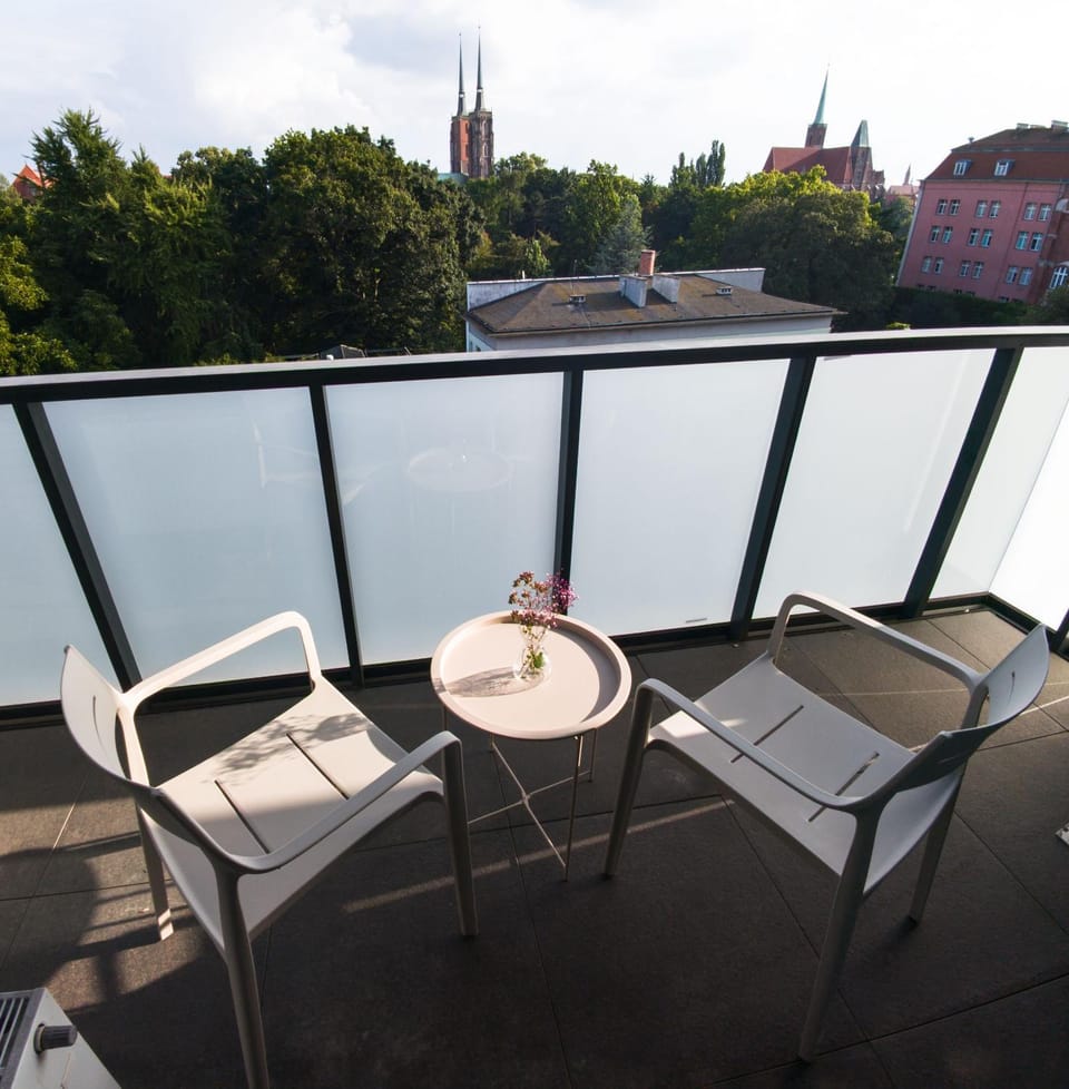 View (from property/room), Balcony/Terrace, City view