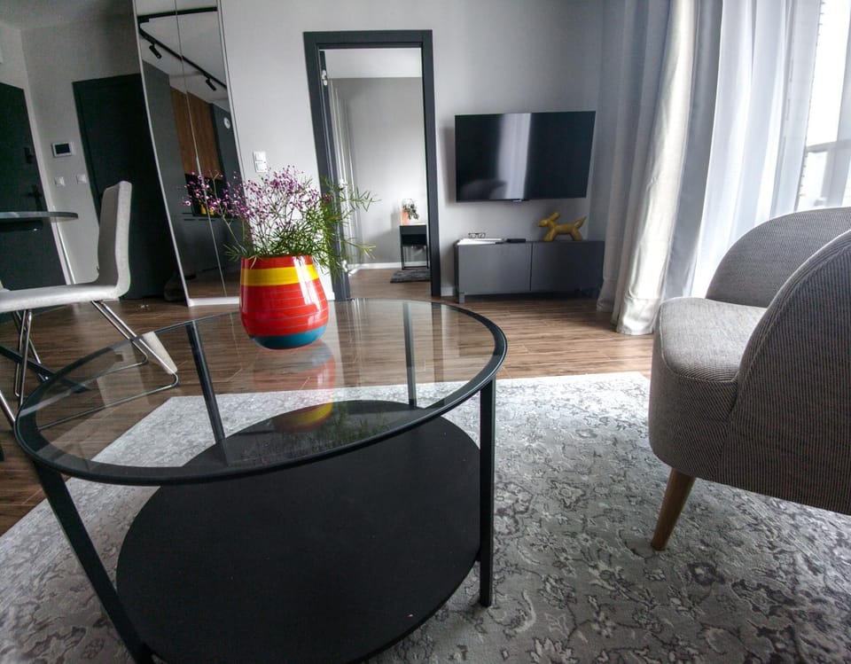 Communal lounge/ TV room, TV and multimedia, Living room, Seating area, Evening entertainment