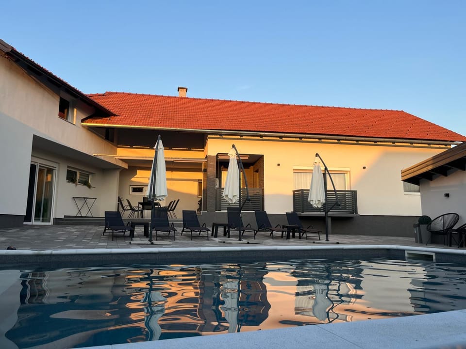 House Karla - bazen, jacuzzi i sauna Villa in Croatia