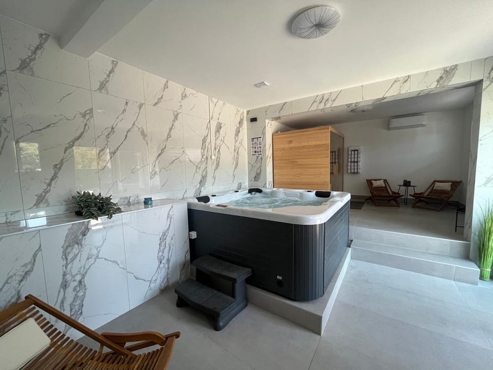 House Karla - bazen, jacuzzi i sauna Villa in Croatia