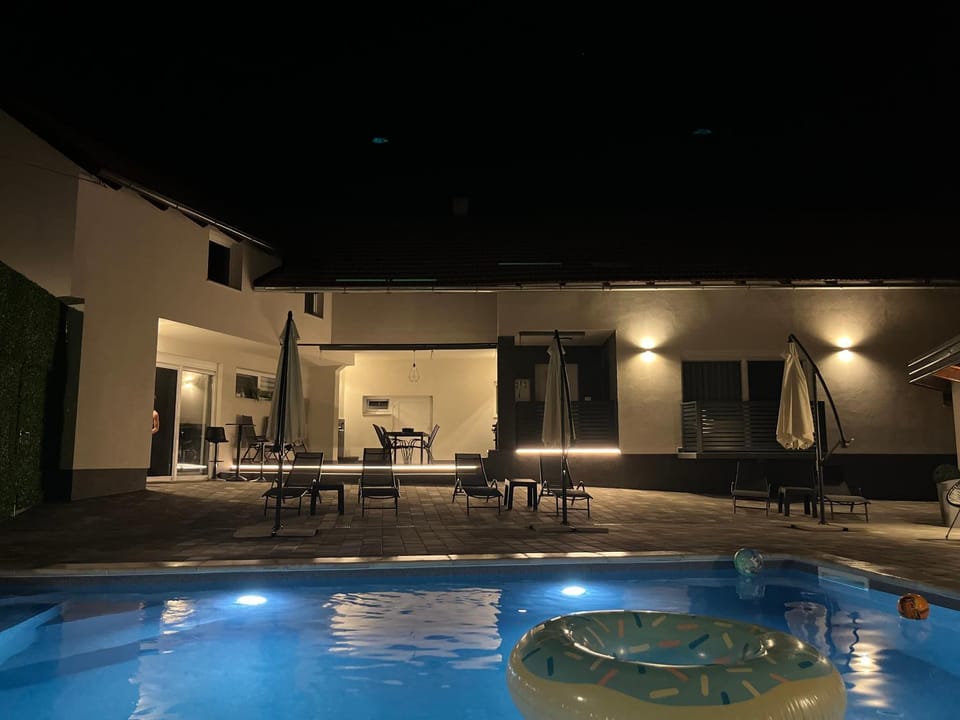 House Karla - bazen, jacuzzi i sauna Villa in Croatia