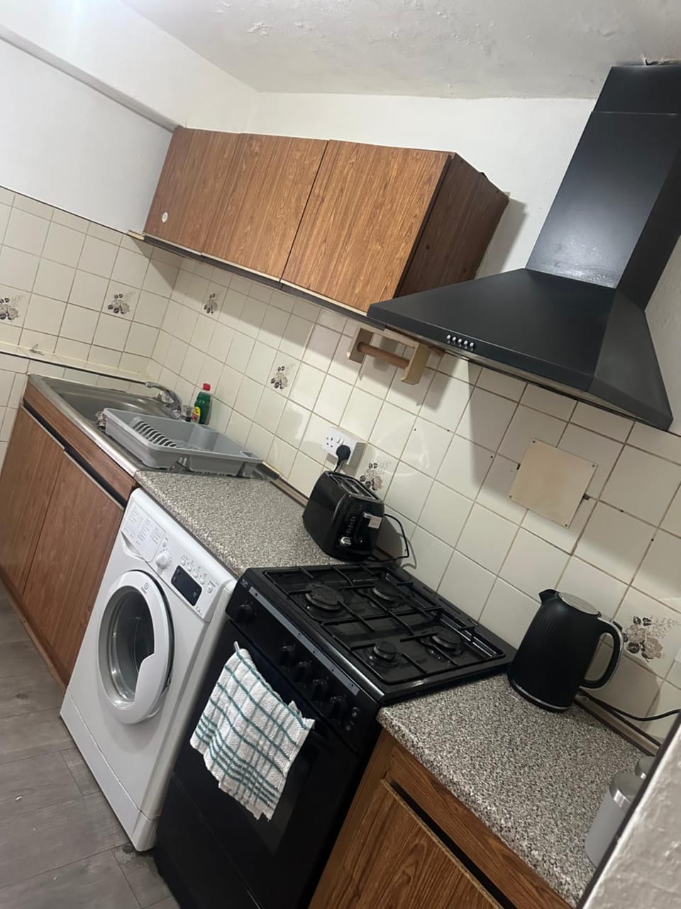 Clayburn Spacious Twin Bed Large Room Bed and Breakfast in Basildon