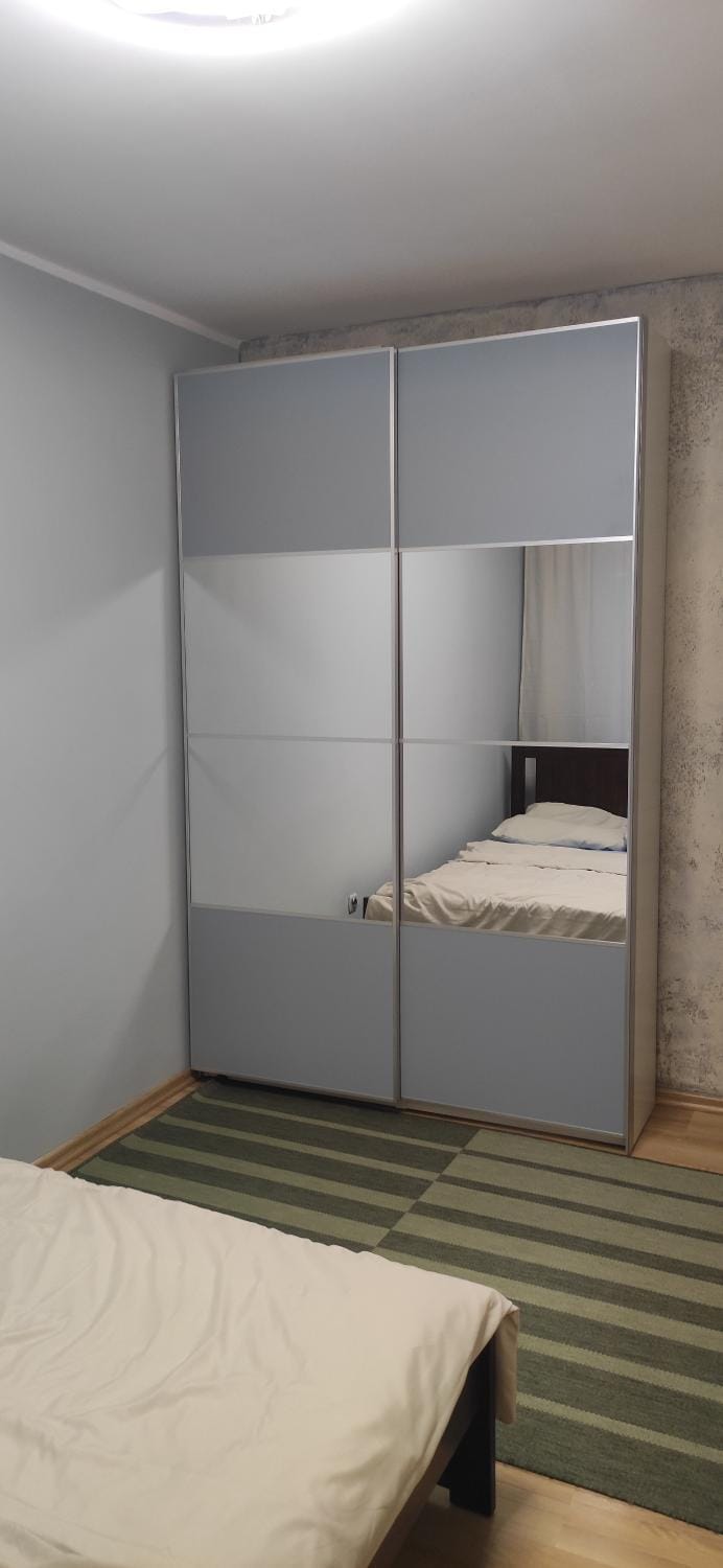 Photo of the whole room, Bedroom, wardrobe