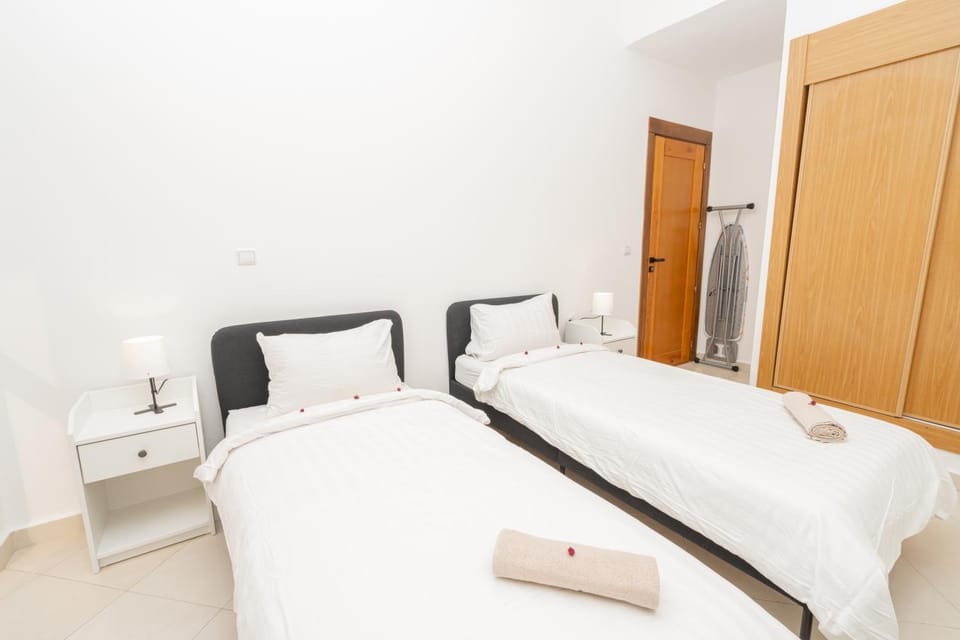 Bed, Photo of the whole room, Bedroom, towels, wardrobe