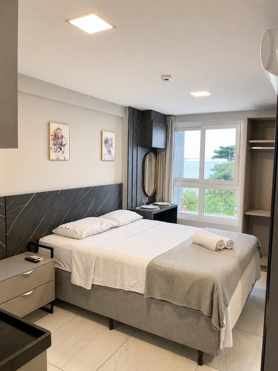 Bed, Bedroom, towels