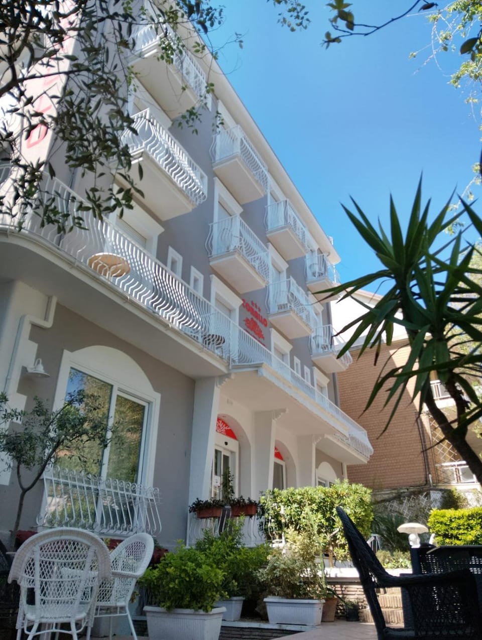 Property building, Patio, Garden, Balcony/Terrace, Garden view