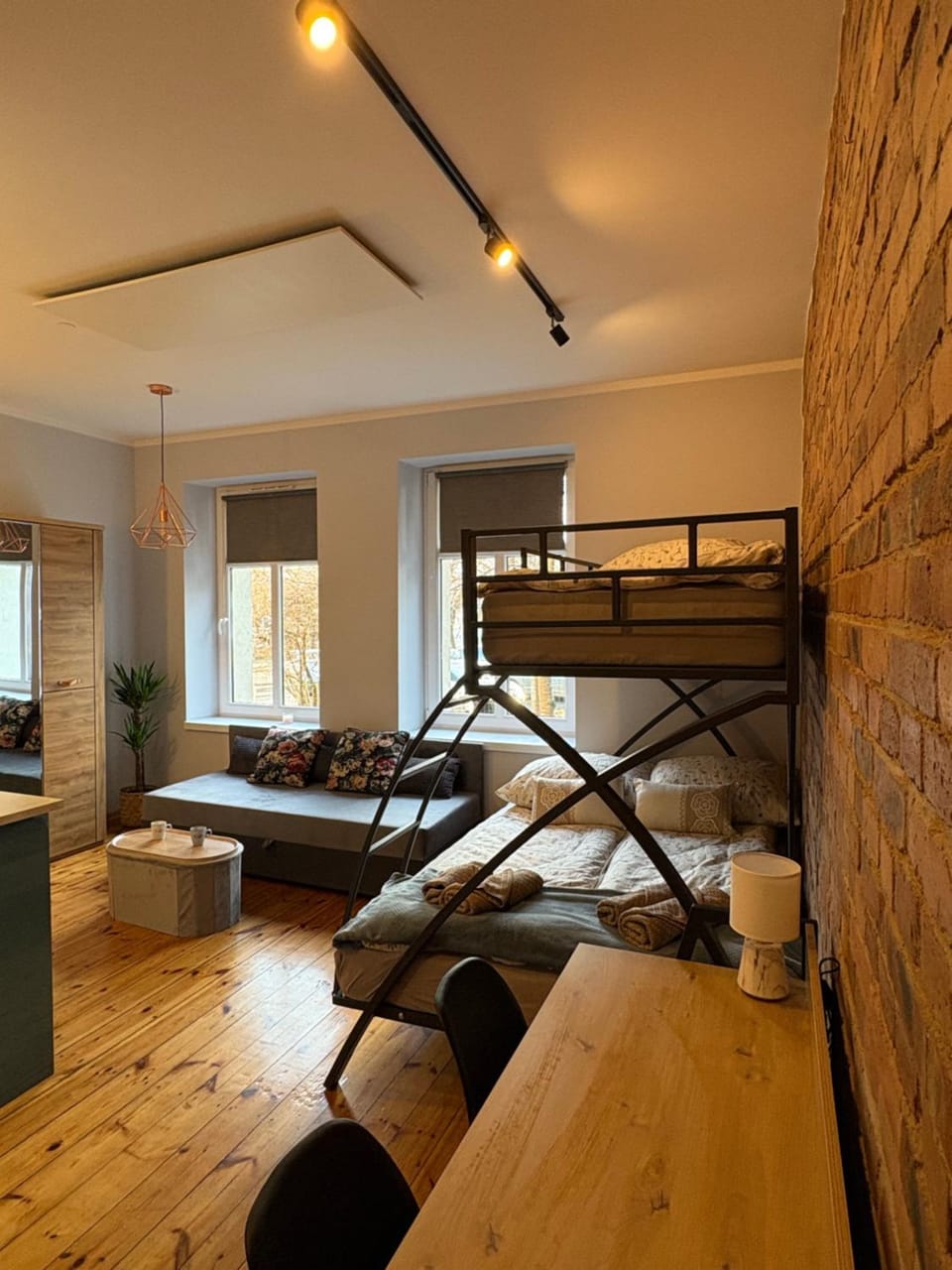 Bed, Photo of the whole room, Seating area, bunk bed