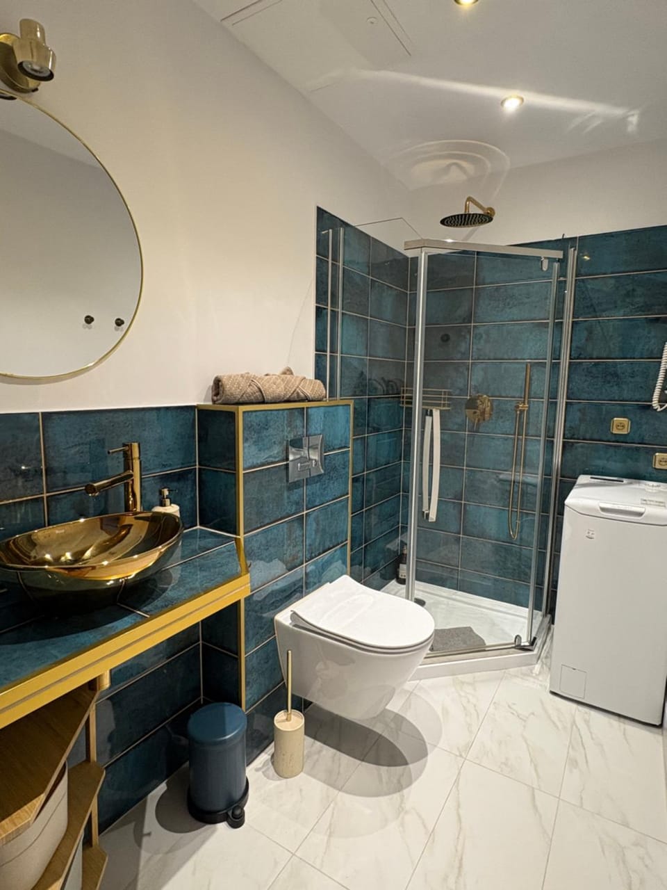 Shower, Bathroom, towels