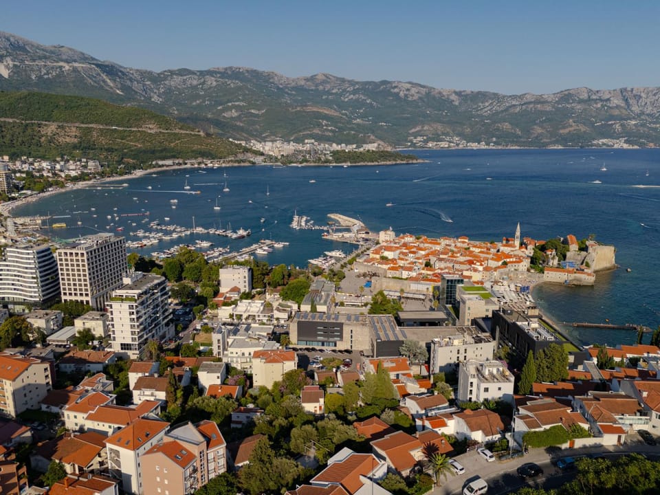 Nearby landmark, Day, Natural landscape, Bird's eye view, City view, Mountain view, Sea view, Location