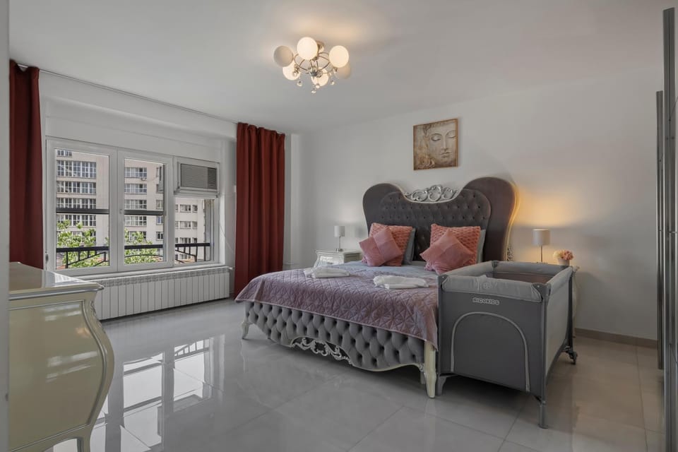 Silk Residence Next to Old Town Apartment in Bucharest