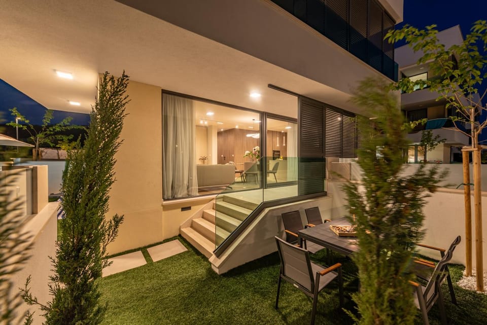 Garden, Balcony/Terrace, Balcony/Terrace, Living room