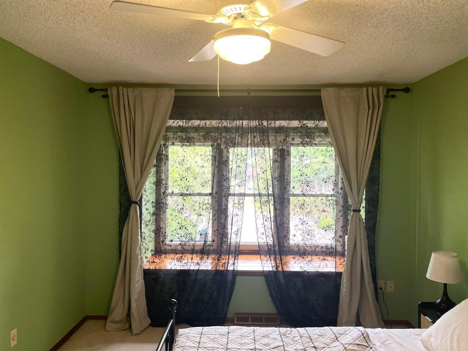 Sunny Bedroom in Quiet TownHouse Vacation rental in Albany