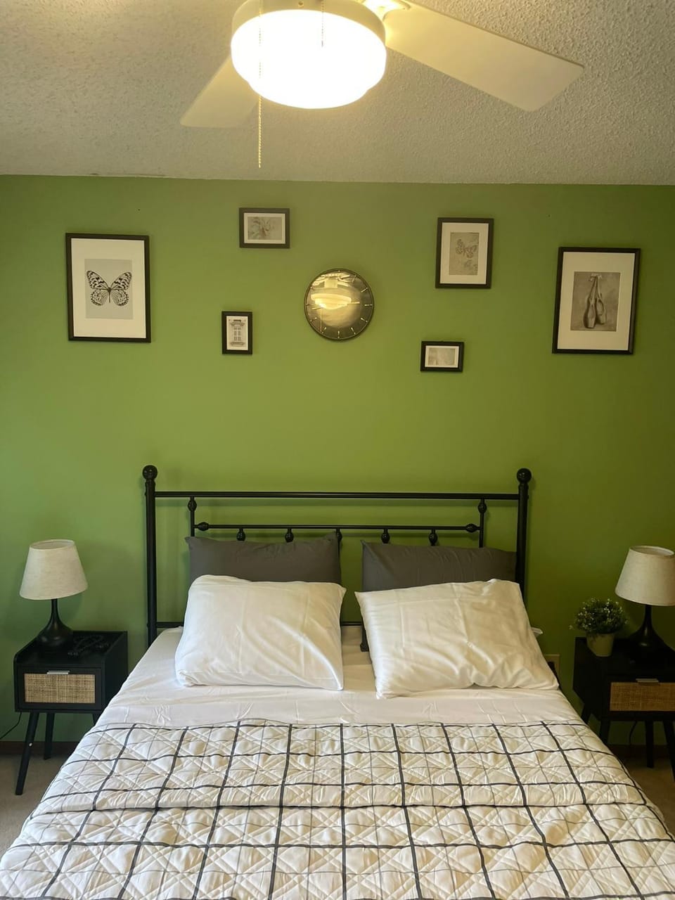 Sunny Bedroom in Quiet TownHouse Vacation rental in Albany