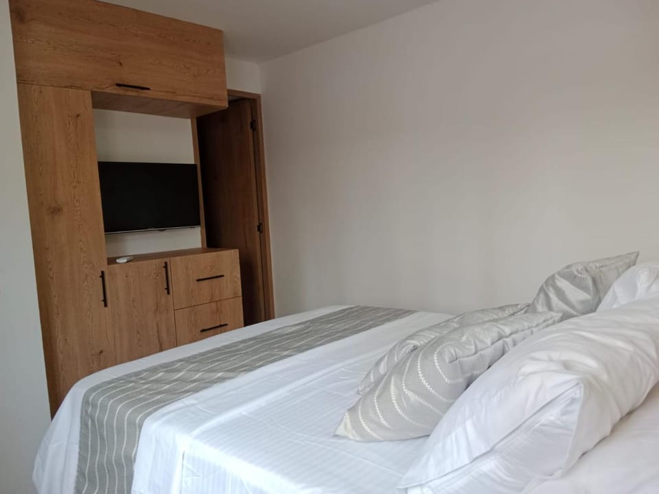 TV and multimedia, Photo of the whole room, Bedroom