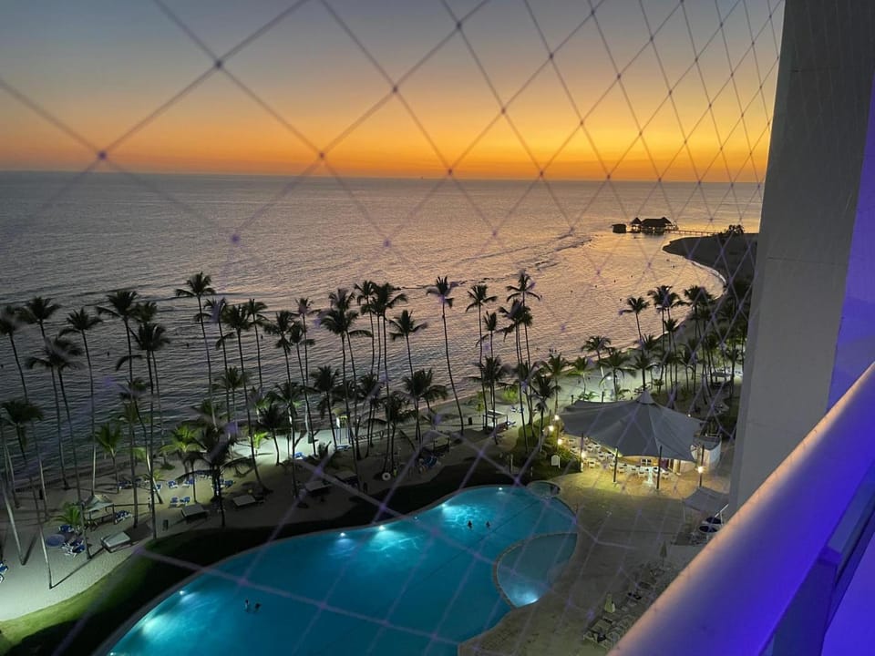Beachfront Three Bedroom apt with Jacuzzi Apartment in Juan Dolio