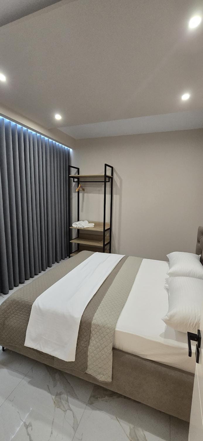 Bed, Photo of the whole room, Bedroom, towels