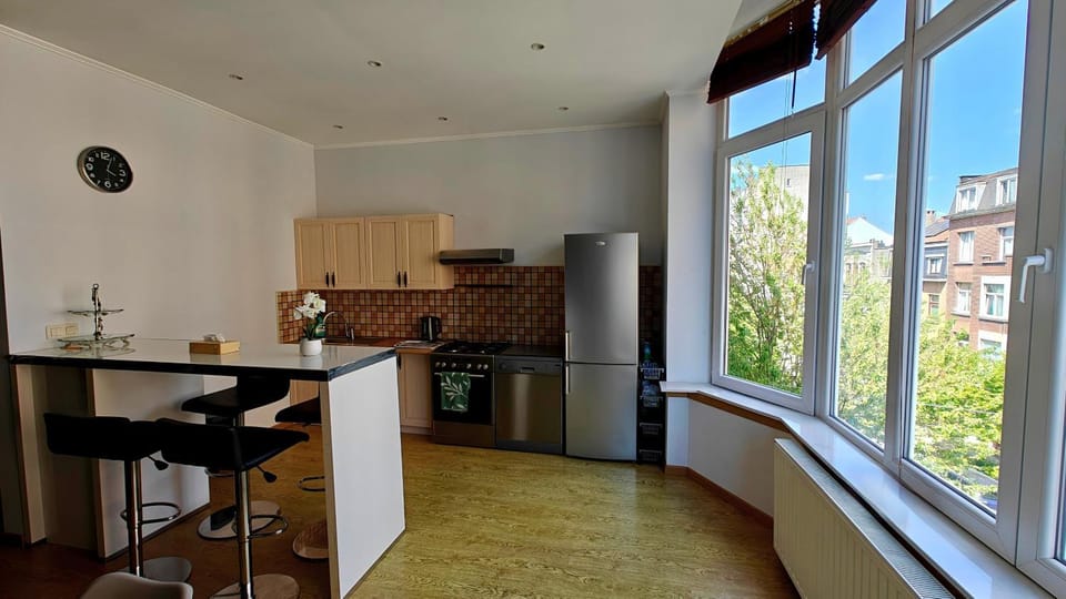 Kitchen or kitchenette, Dining area, minibar, oven, pet friendly, stove