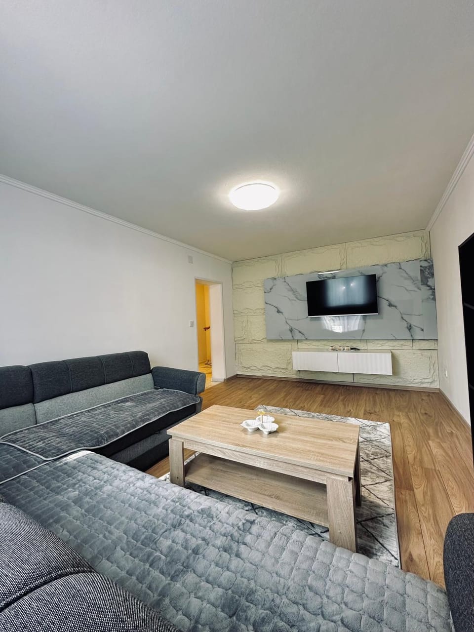 Communal lounge/ TV room, TV and multimedia, Living room, Seating area, Evening entertainment