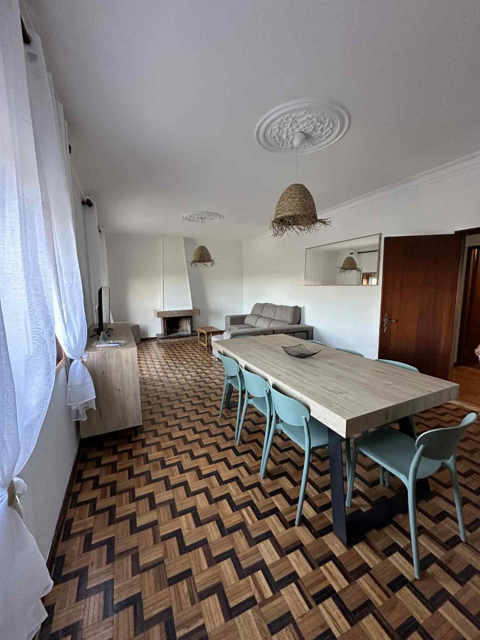 Seating area, Dining area