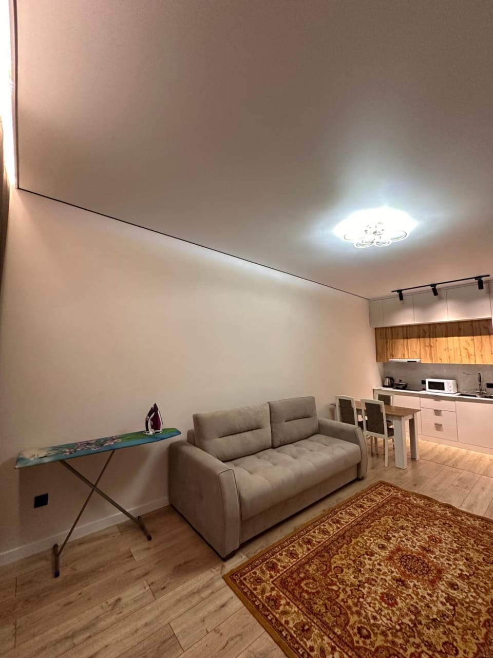 1-комнатная квартира рядом с вокзалом Нурлы Жол Apartment in Kazakhstan