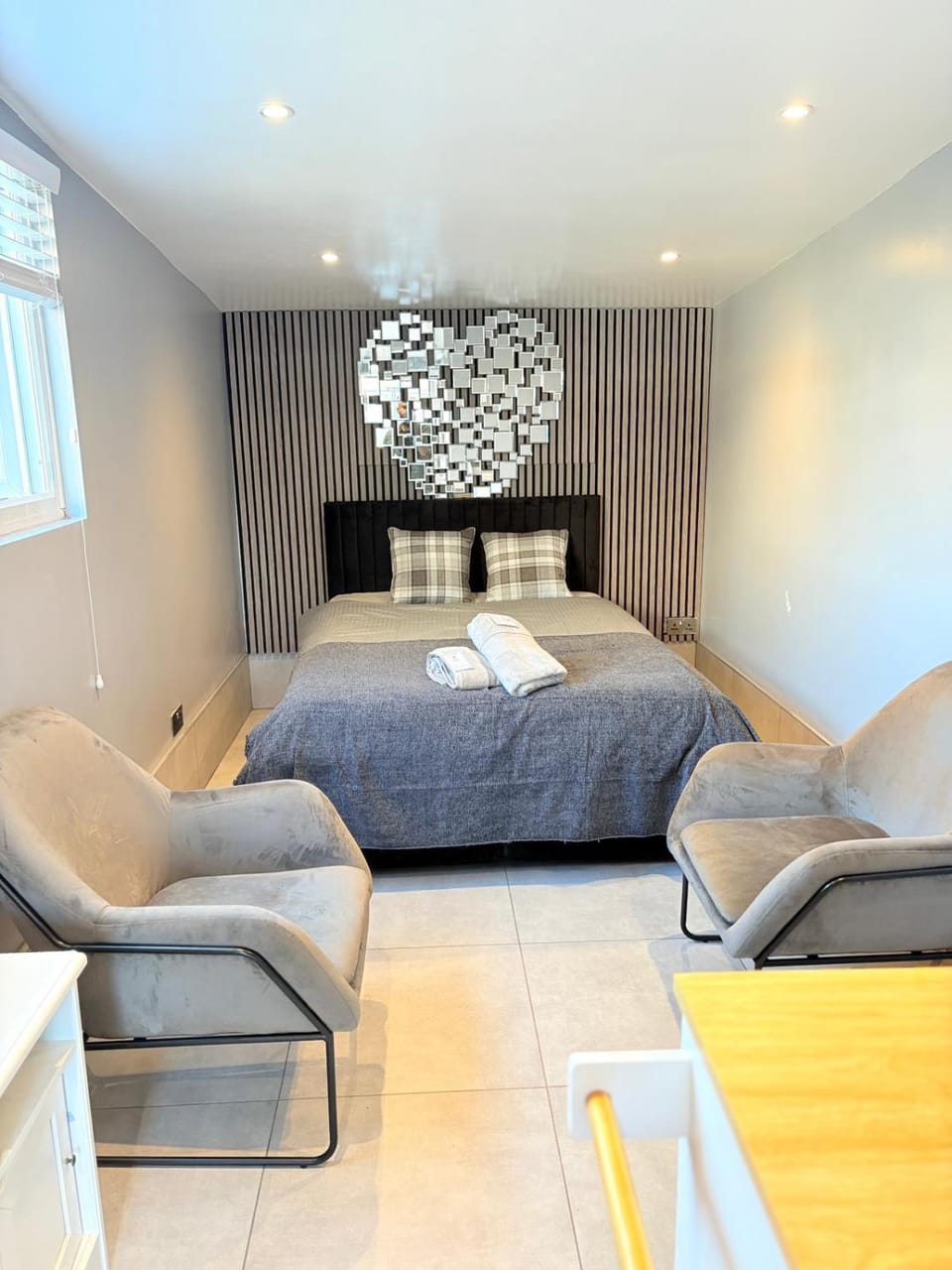 Photo of the whole room, Seating area, Bedroom