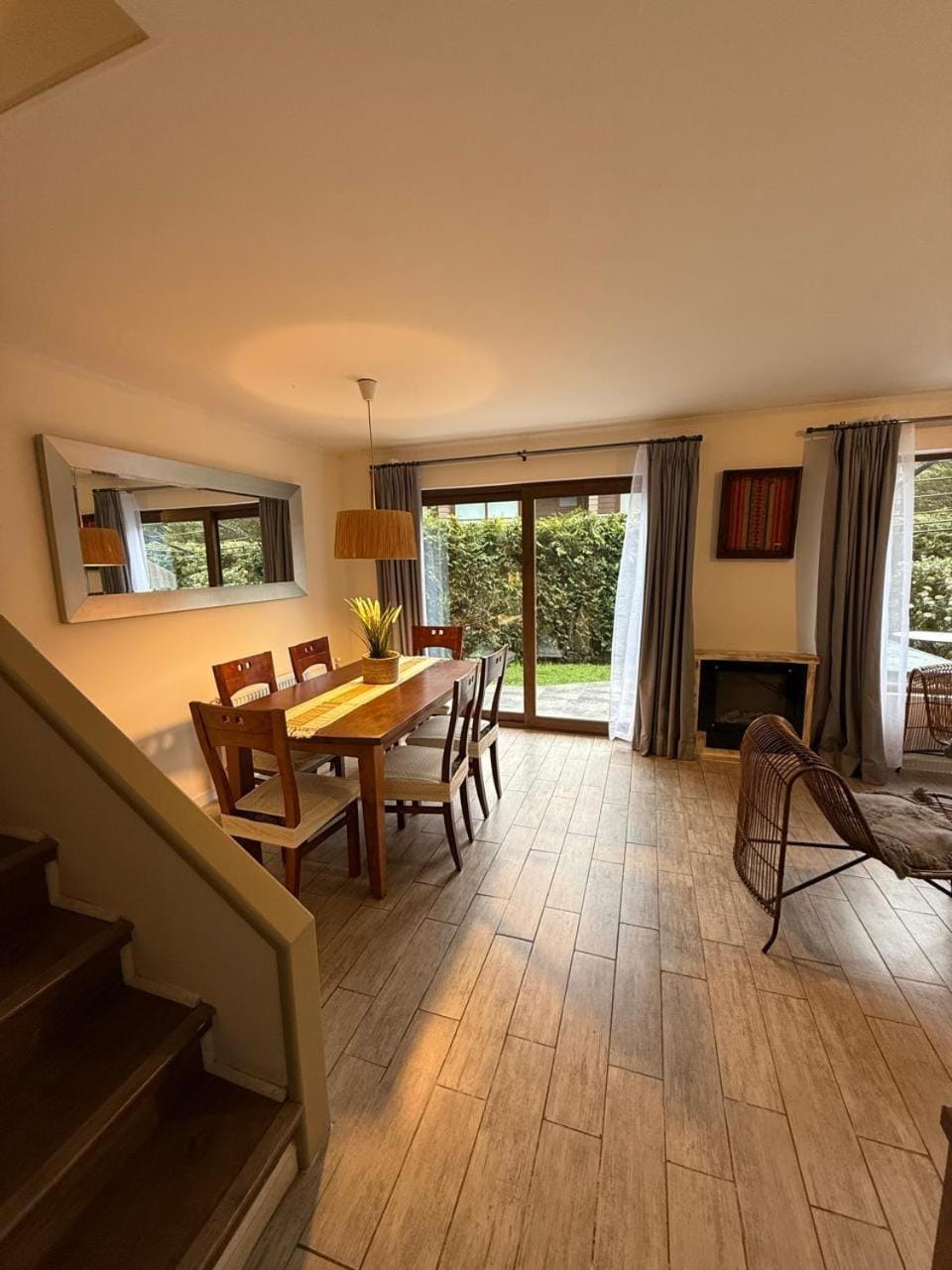 Seating area, Dining area