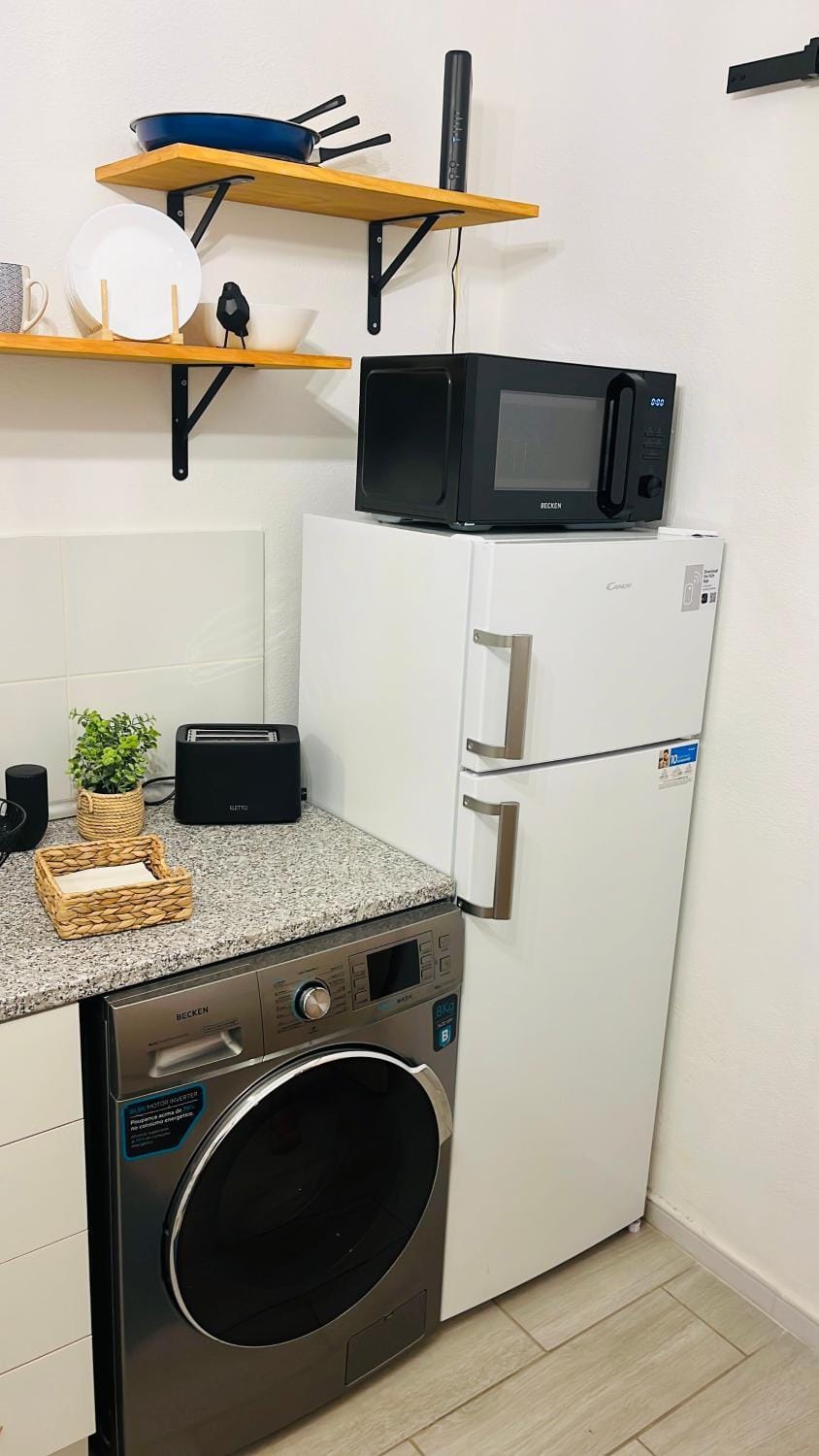Kitchen or kitchenette, oven