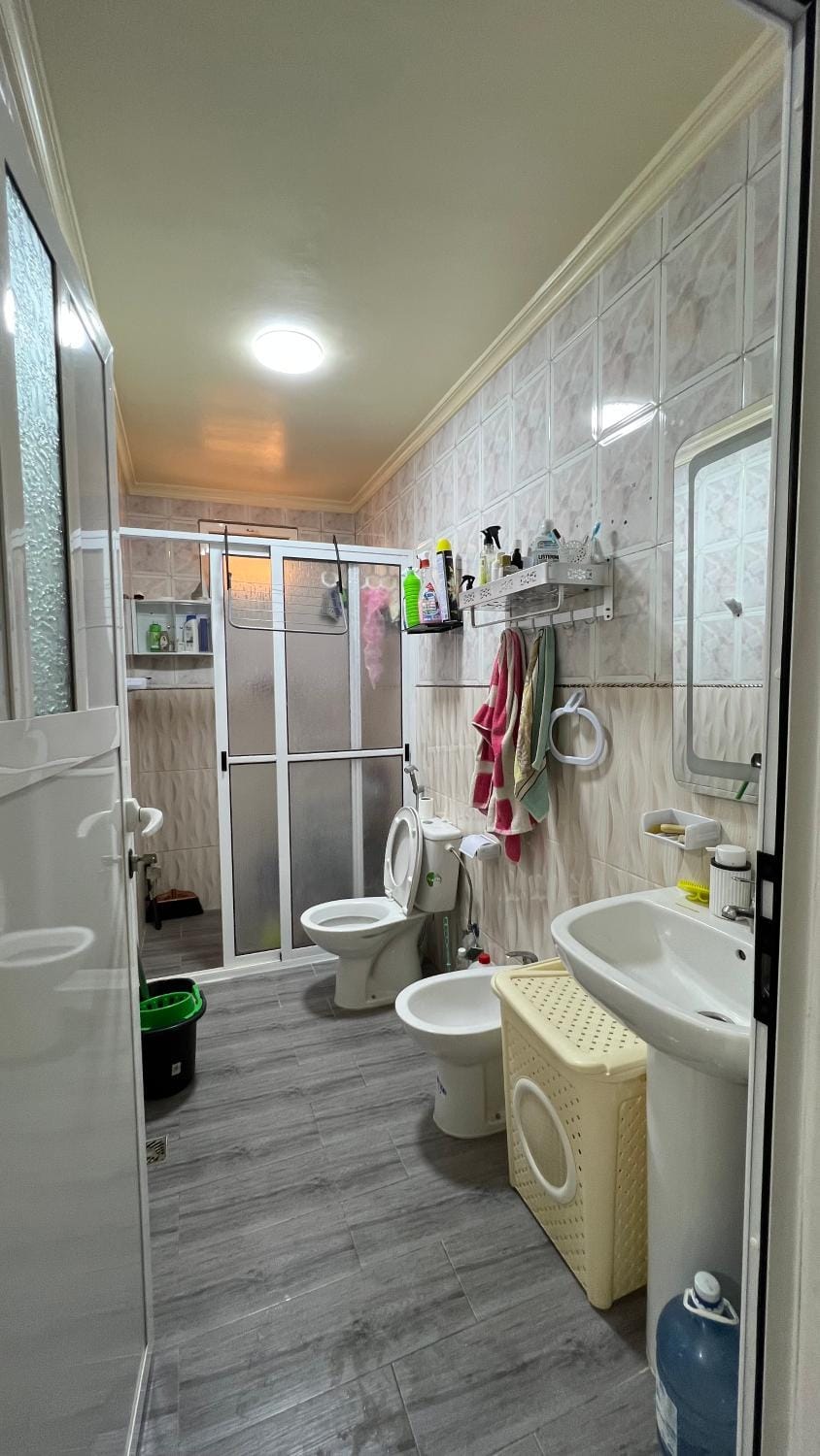 Shower, Toilet, Bathroom, bidet, towels